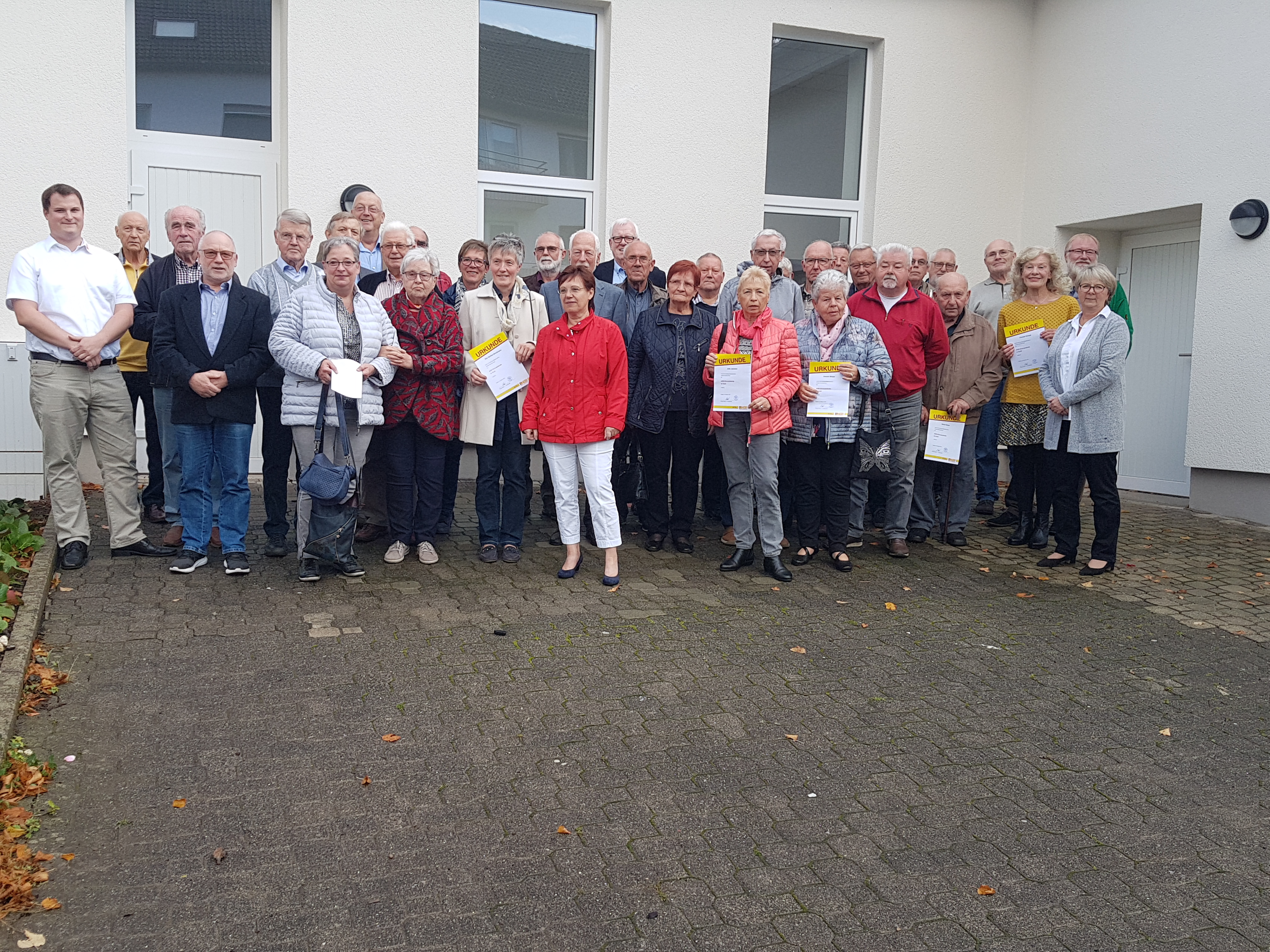 Feierstunde in Lohfelden: ASB-Ehrennadel in Gold für langjährige Mitglieder