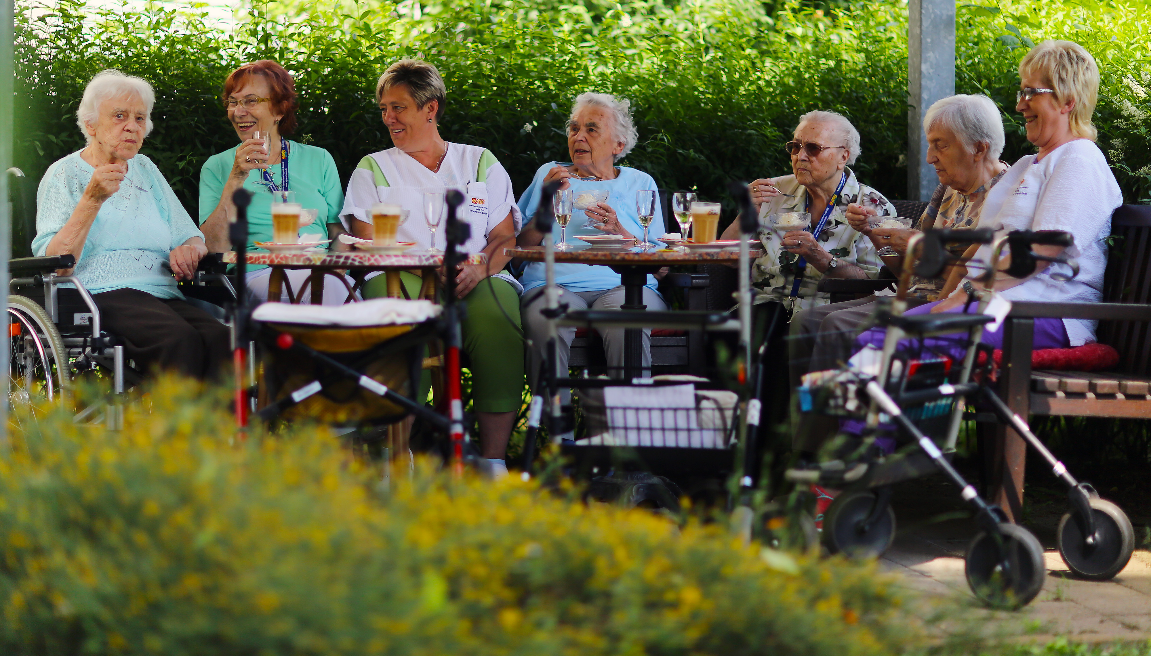 Tagespflege_im Garten.jpg