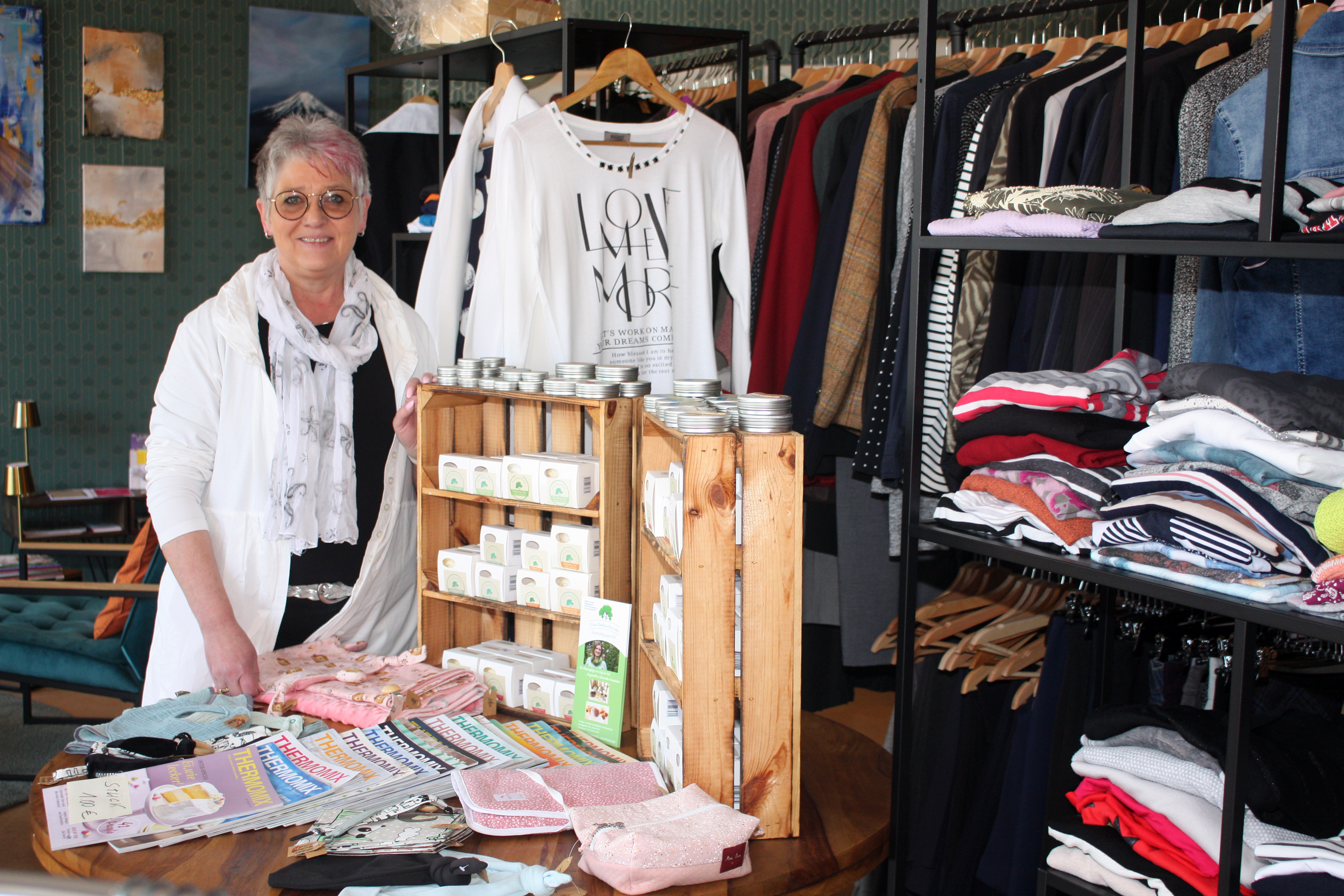 Heimat für Lieblingsstücke | Secondhandladen ist seit einem Jahr Ort für Nachhaltigkeit, Begegnung und Austausch