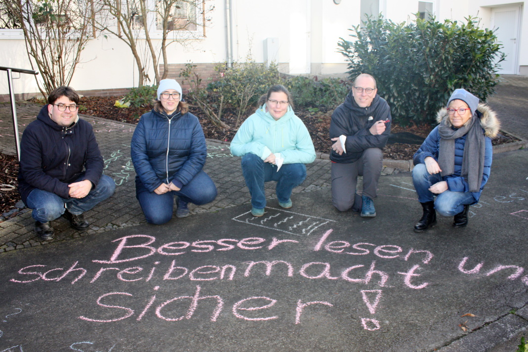 Ein Leben ohne Lesen und Schreiben | ASB-Mehrgenerationenhaus rückte mit Aktionstag ein Tabu in den Fokus